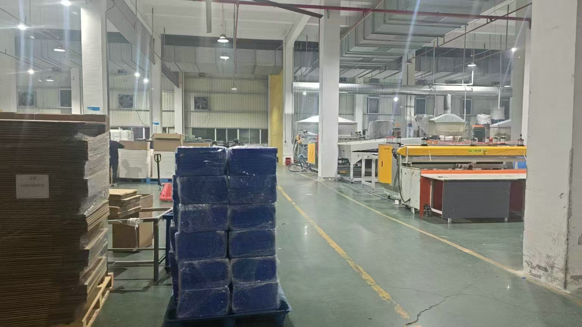 中空板車(chē)間